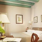 Le Relais Saint Honore Paris