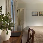 Le Relais Saint Honore Paris