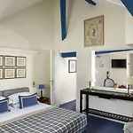 Le Relais Saint Honore Paris