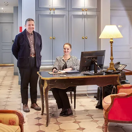 Le Relais Saint Honoré Hotel 4*