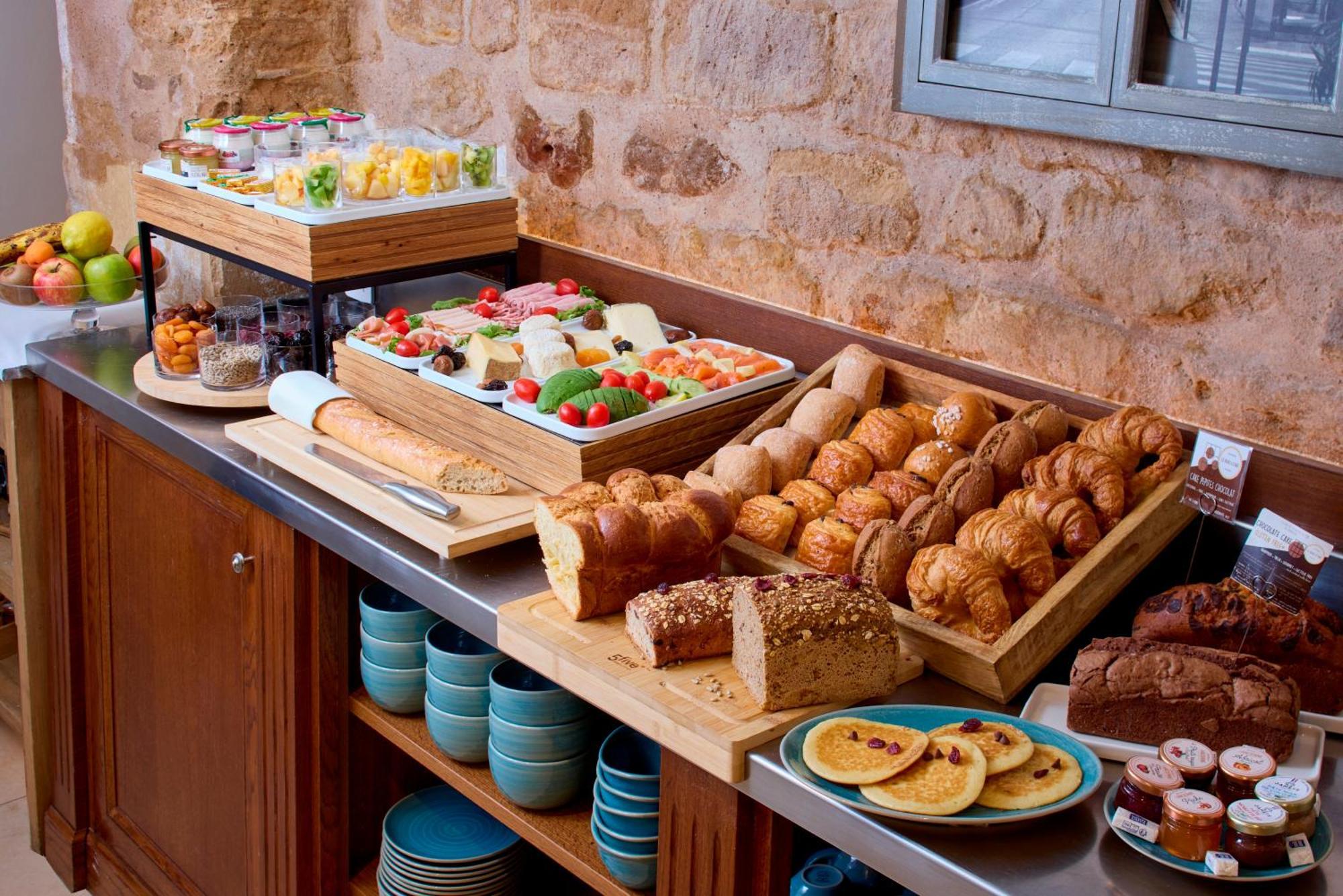 Hotel Le Relais Saint Honore Paris