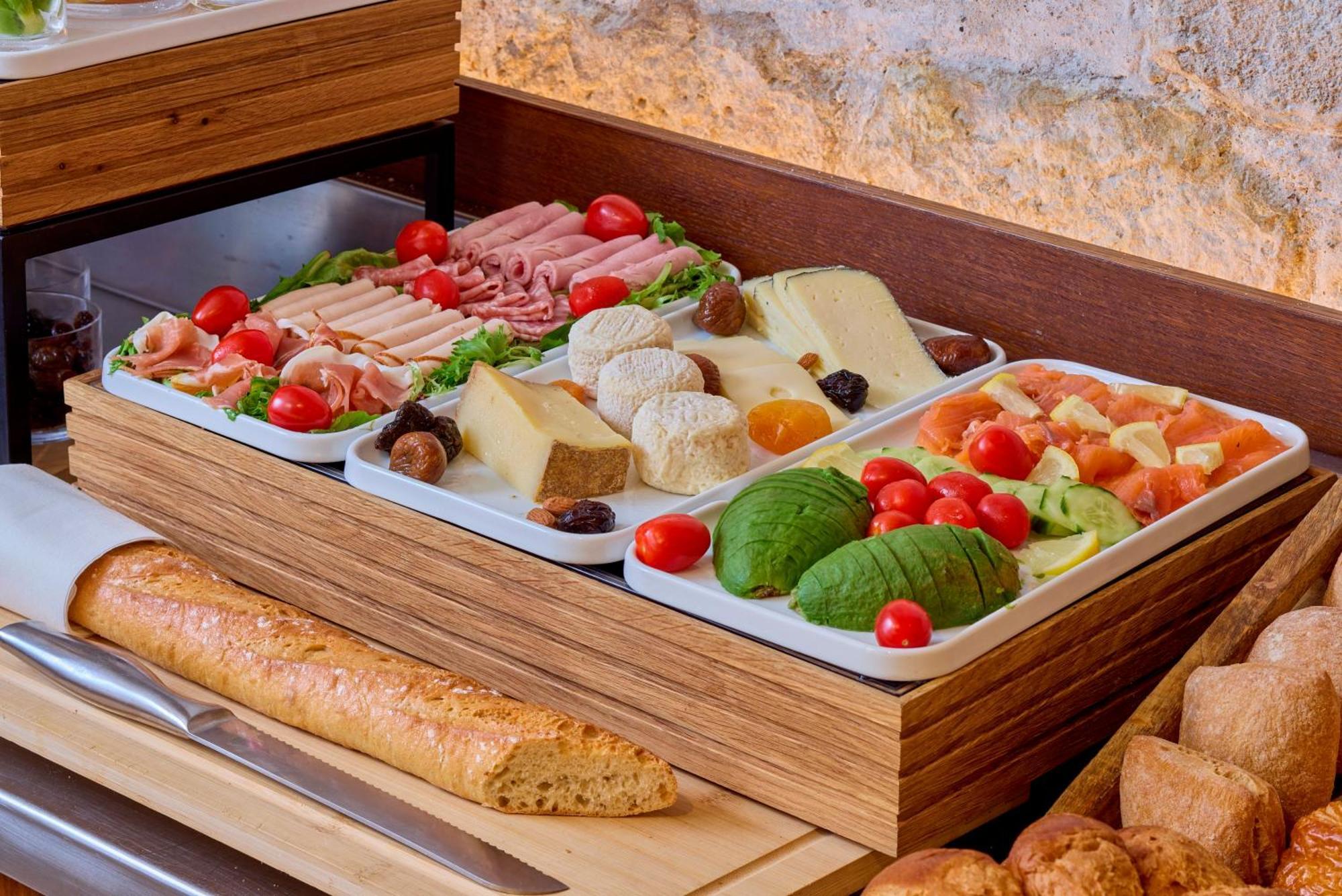 Le Relais Saint Honore Paris